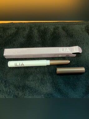 ILIA Eye Stylus Shadow Stick — Adorn